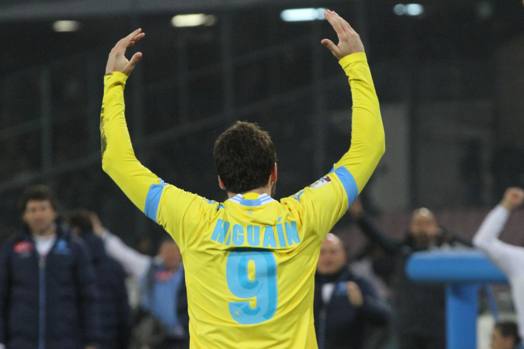 Higuain arringa la folla. Ansa